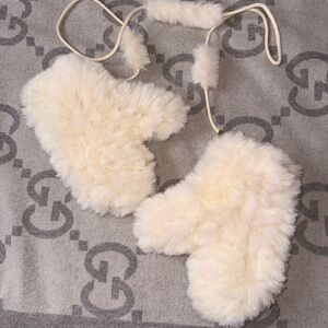 NWOT Cream Fuzzy Women’s Mittens